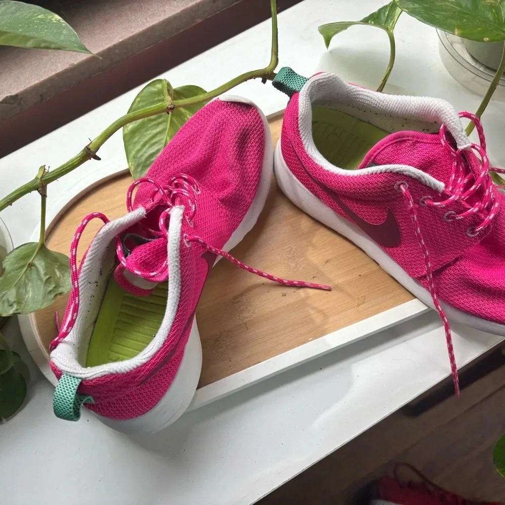 Nike Roshe Runners Womens Size 8.5 Mesh Pink Athletic Shoes - Picture 13 of 14